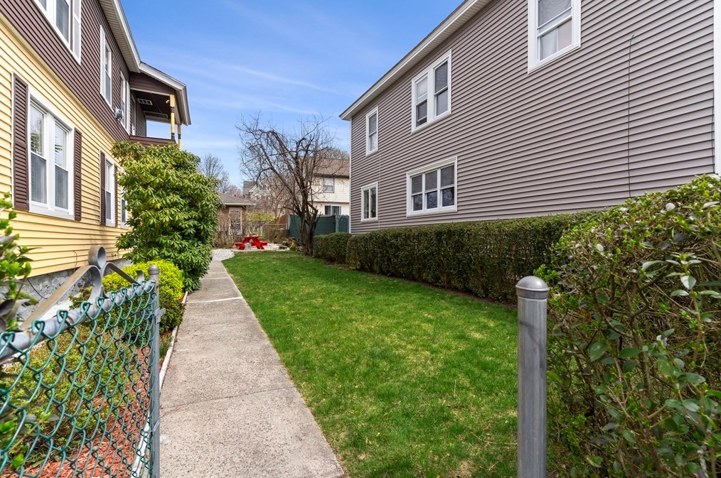 496 Concord St, Lowell MA 01852-3624 exterior