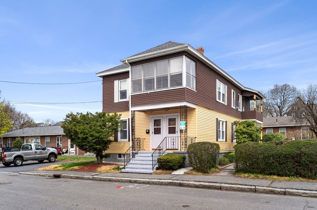 496 Concord St, Lowell MA 01852-3624 exterior