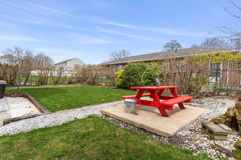 496 Concord St, Lowell MA 01852-3624 exterior