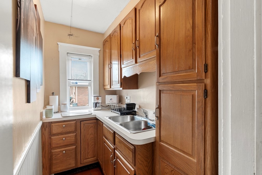 496 Concord St, Lowell MA 01852-3624 exterior