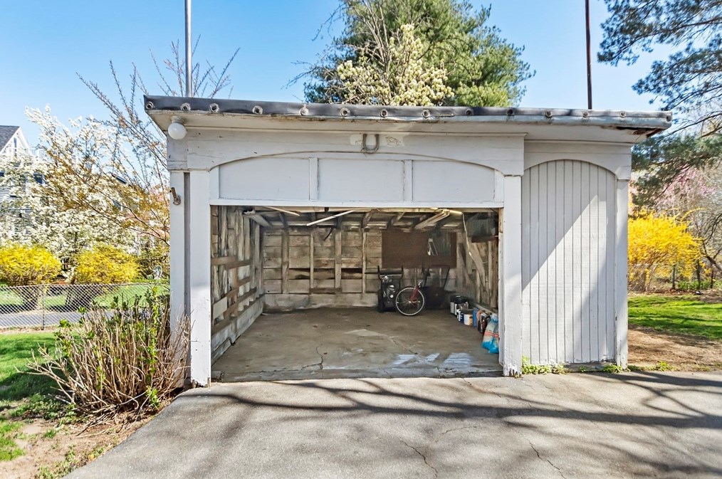 25 Thistle Ave, Milton MA  02186-4320 exterior