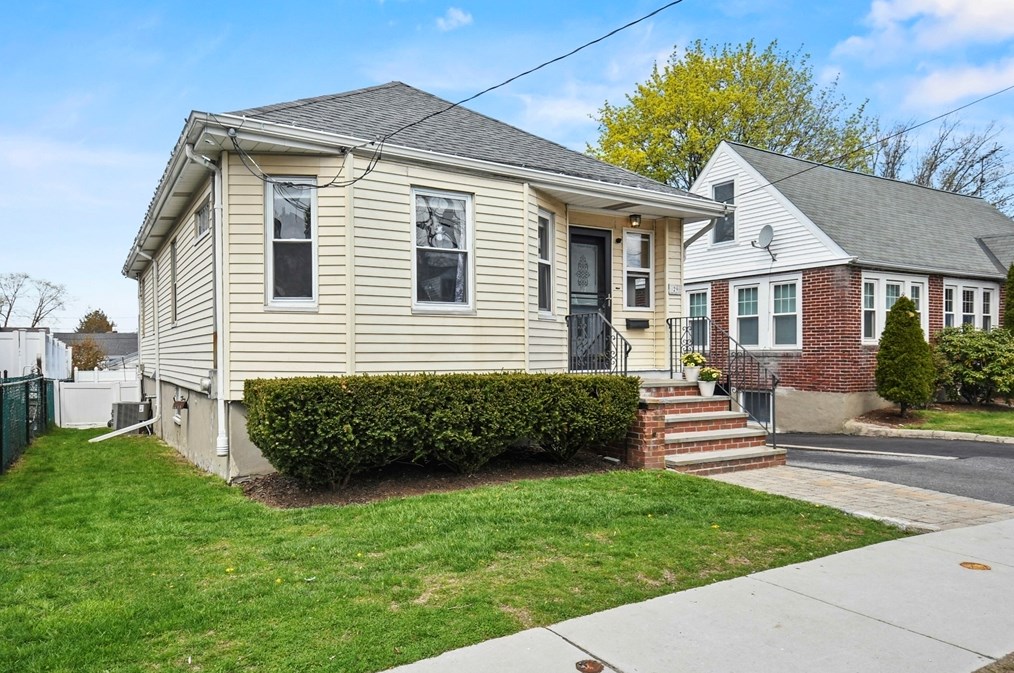 29 Piermont St, Watertown, MA 02472