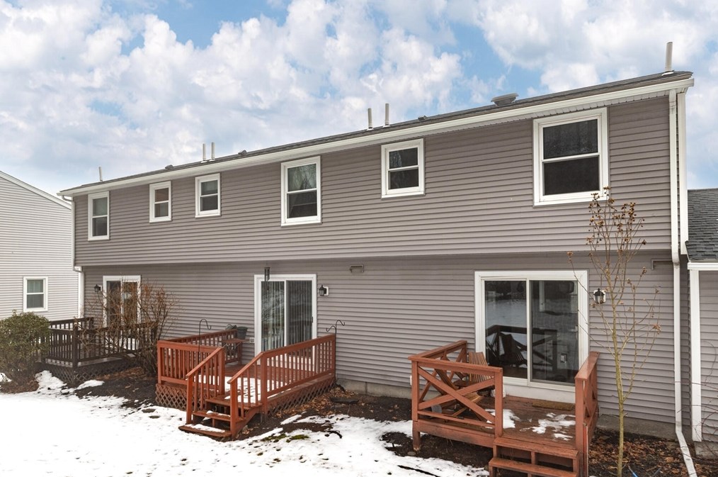 270 Sunderland Rd, Worcester MA  01604-2548 exterior