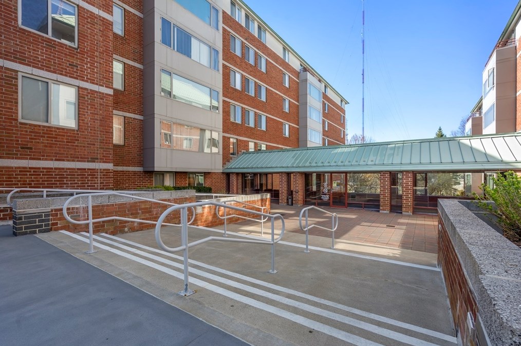 183 Oak St #206, Newton, MA 02464