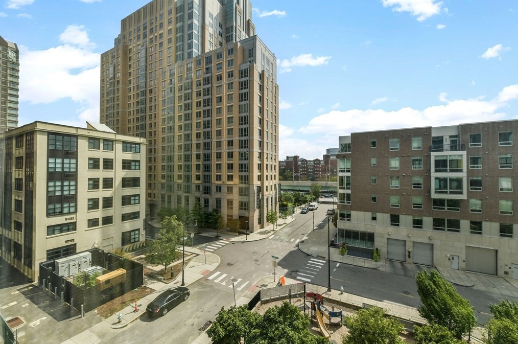 2 Earhart St #720, Cambridge, MA 02141