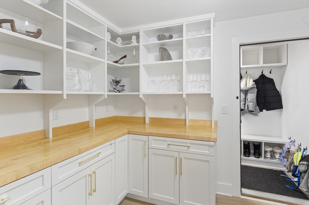 62 Beaufort Ave, Needham MA 02492-3804 exterior