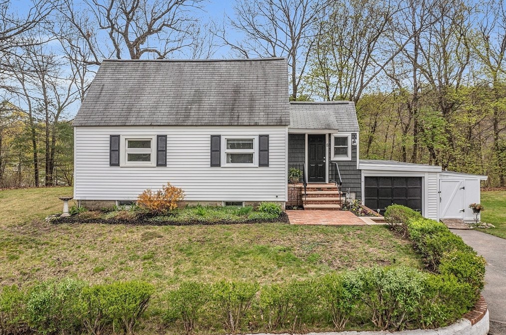 8 Mount Henry Rd, Shirley, MA 01464 exterior