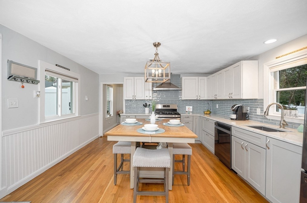 108 Pearl St, Reading MA  01867-1733 exterior