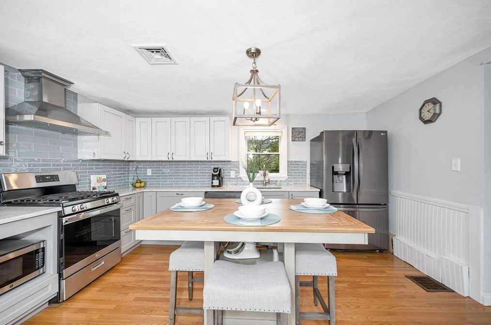 108 Pearl St, Reading MA  01867-1733 exterior