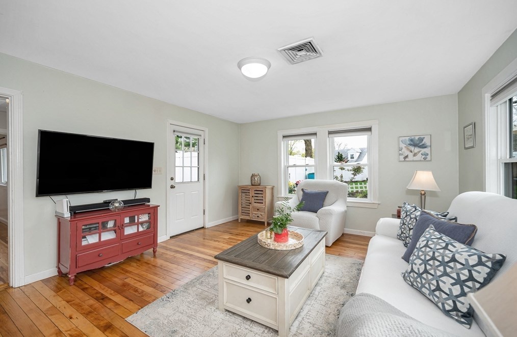 108 Pearl St, Reading MA  01867-1733 exterior