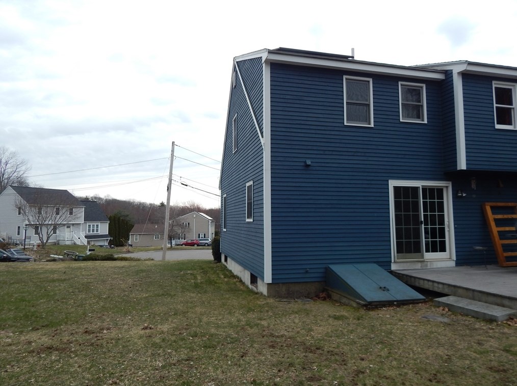 18 Powder House Ln, Leominster MA 01453-5965 exterior