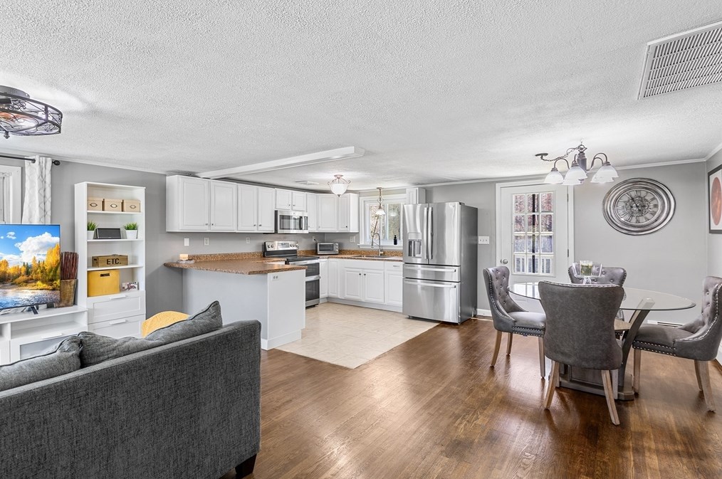 243 Myricks St, Taunton MA 02718-1427 exterior