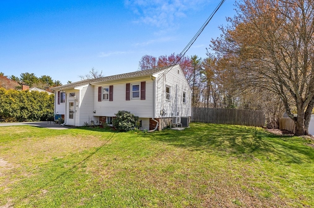 243 Myricks St, Taunton MA 02718-1427 exterior