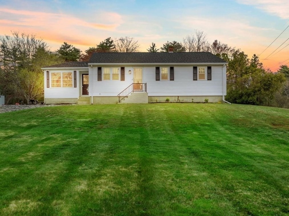 32 Warren St, Raynham, MA 02767 exterior