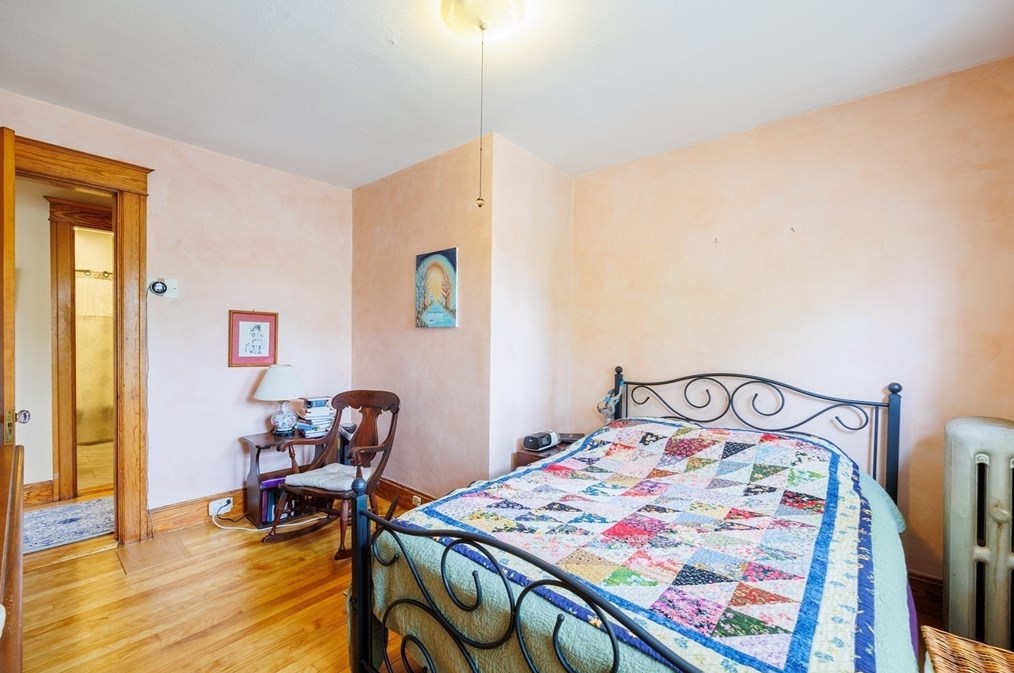 692 Grove St, Worcester MA 01605-2603 exterior