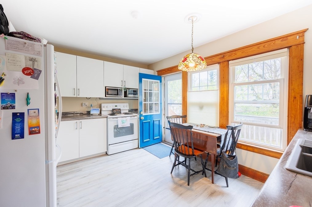 692 Grove St, Worcester MA 01605-2603 exterior