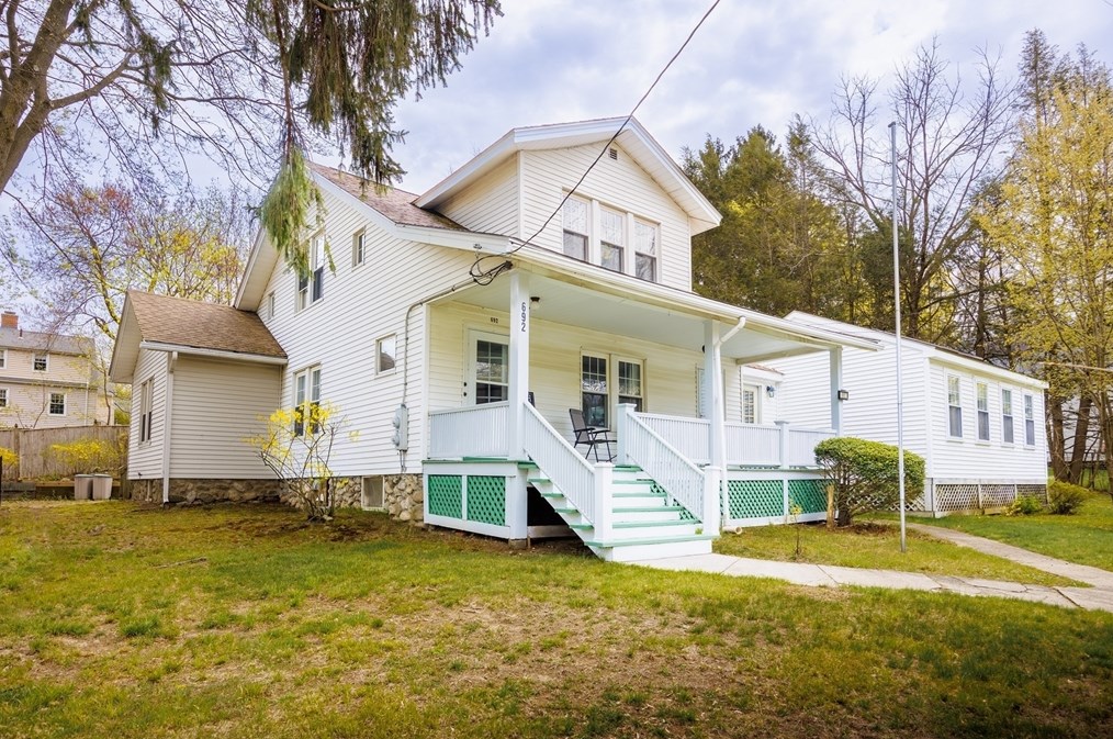 692 Grove St, Worcester, MA 01605