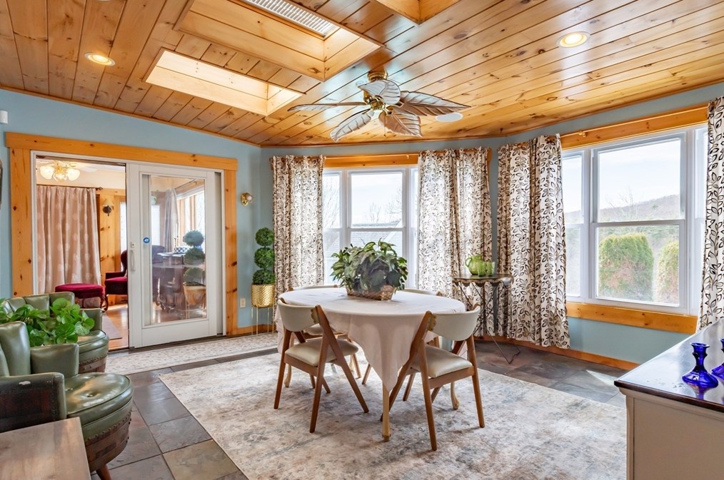 254 Front St, Winchendon MA  01475-1555 exterior