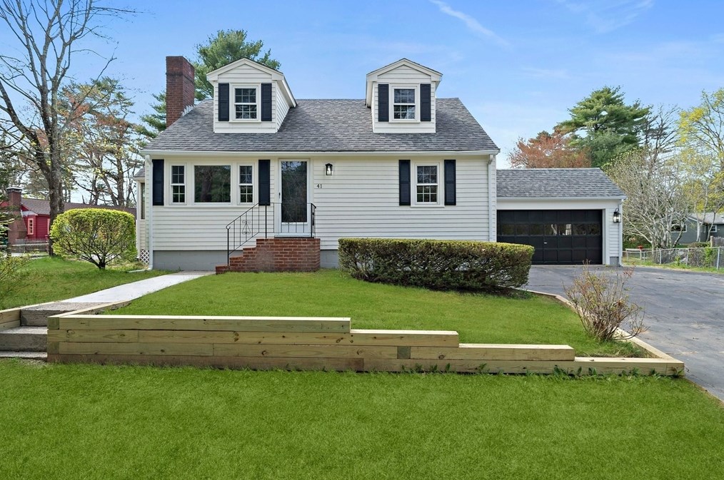 41 Wampatuck St, Pembroke, MA 02359
