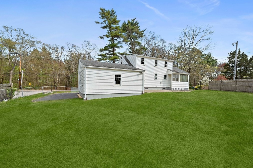 41 Wampatuck St, Pembroke MA  02359-2430 exterior