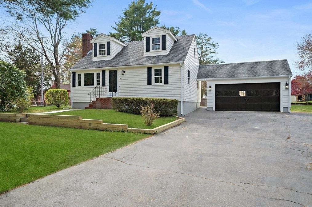 41 Wampatuck St, Pembroke MA  02359-2430 exterior