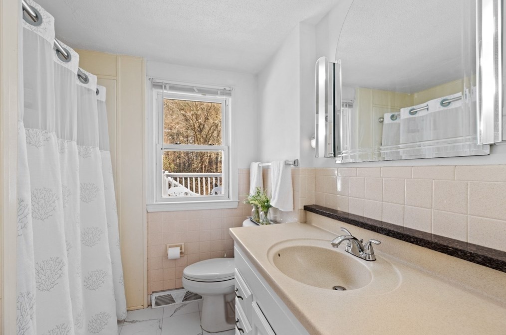 235 Pleasant St, Hanover MA  02339-1840 exterior