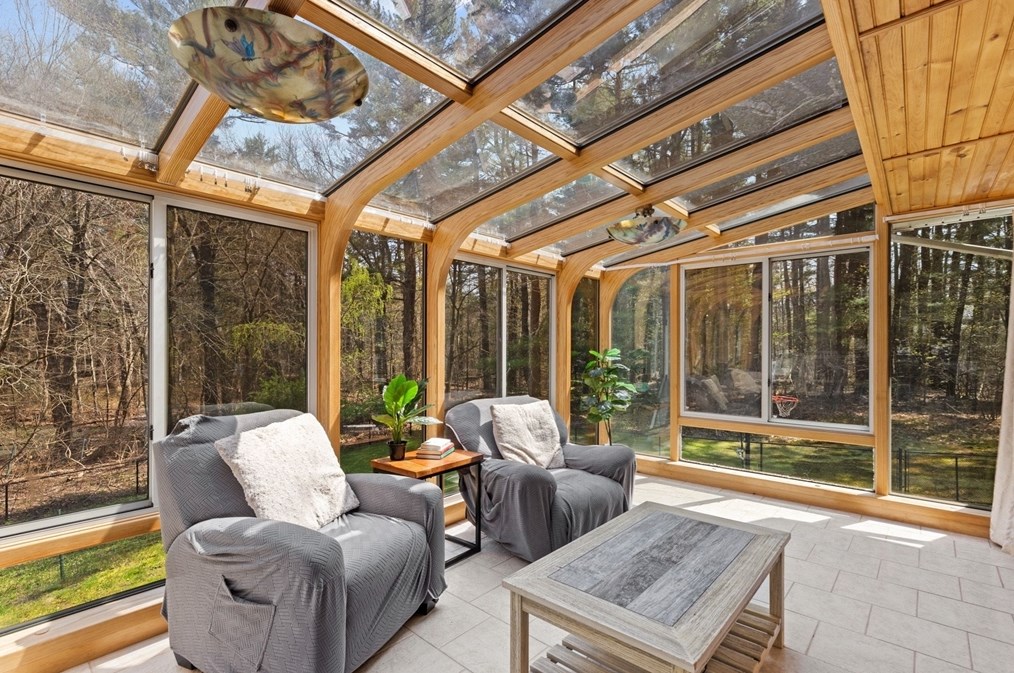 235 Pleasant St, Hanover MA  02339-1840 exterior