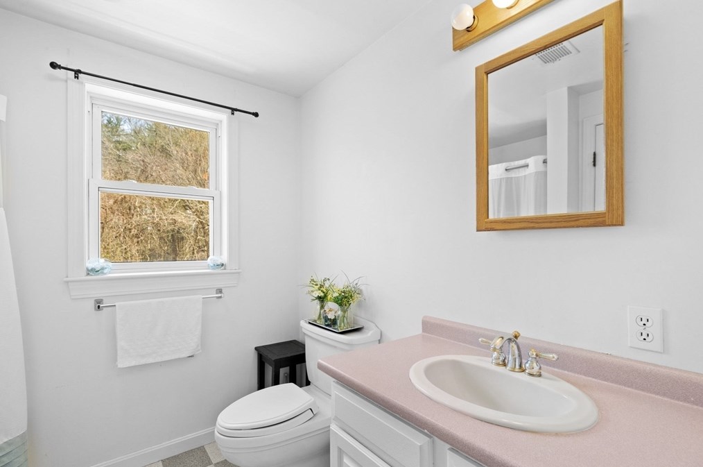 235 Pleasant St, Hanover MA  02339-1840 exterior