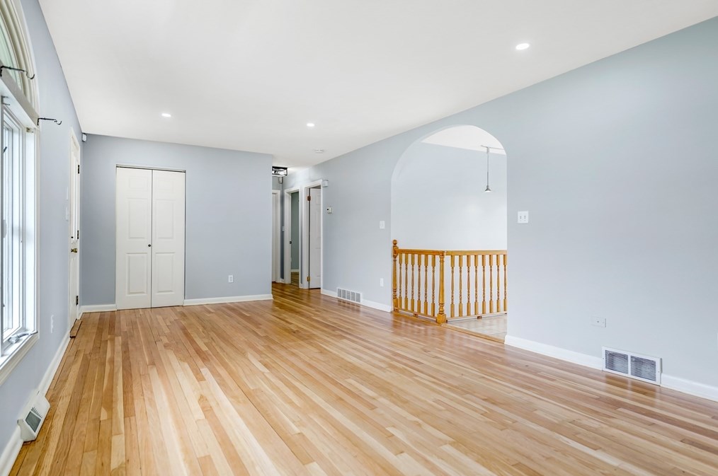 893 Pne Hl Dr, New Bedford MA 02745-1921 exterior