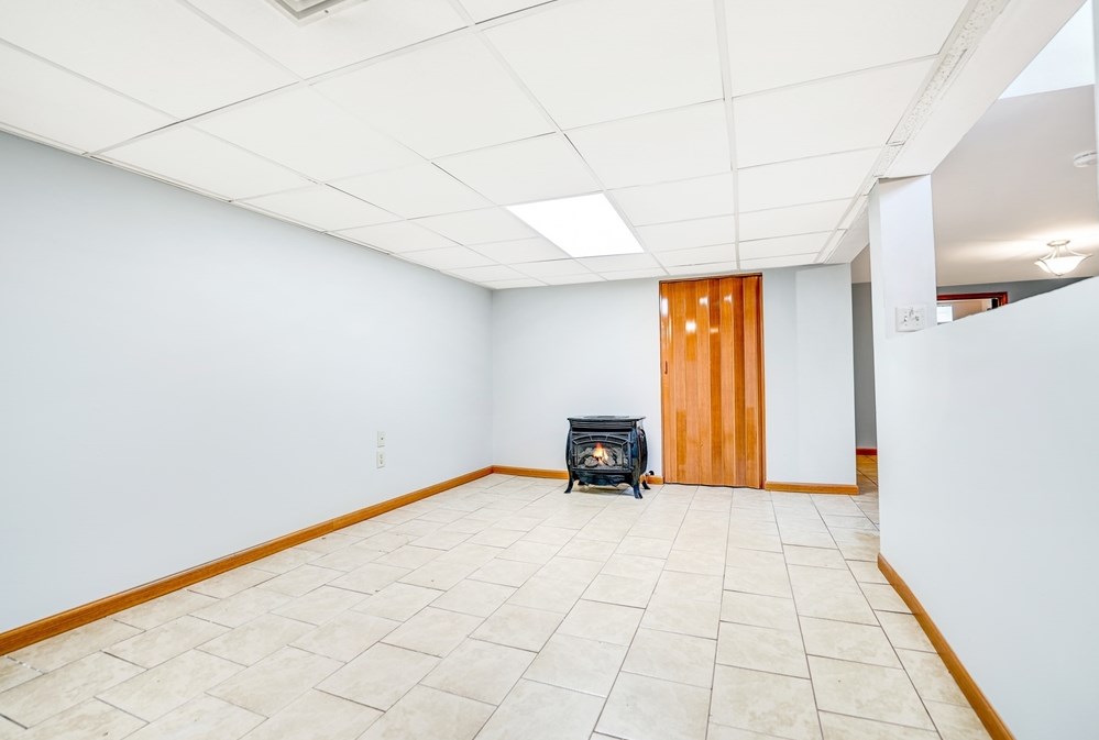 893 Pne Hl Dr, New Bedford MA 02745-1921 exterior