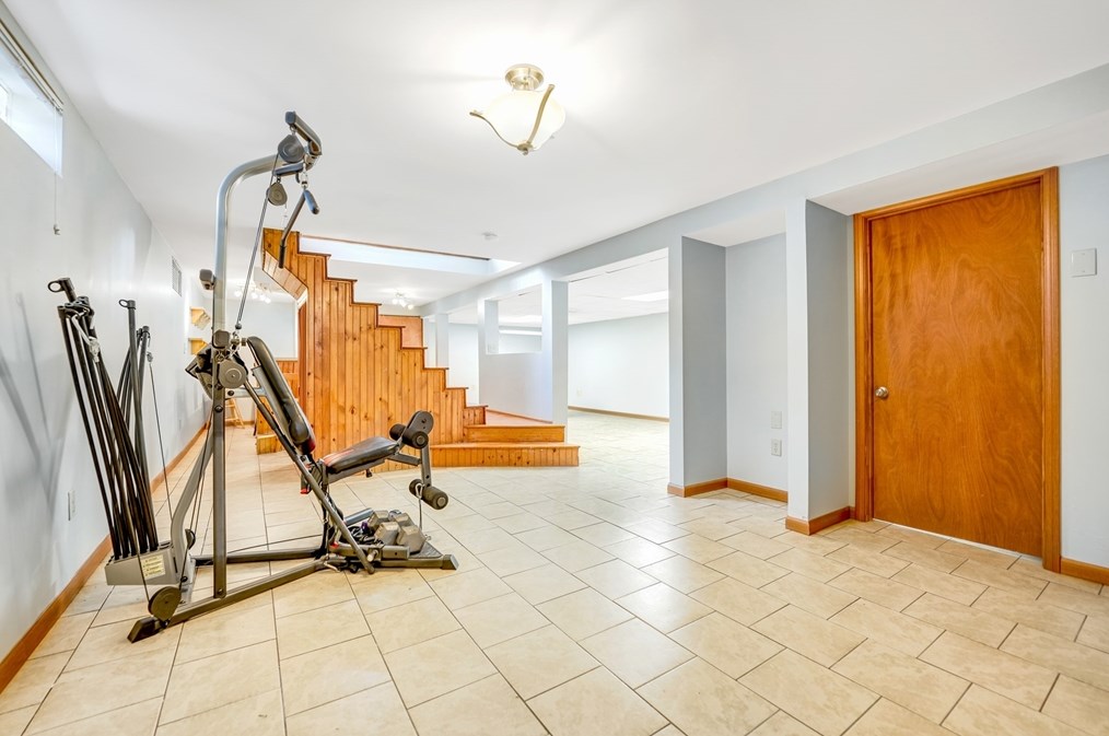 893 Pne Hl Dr, New Bedford MA 02745-1921 exterior