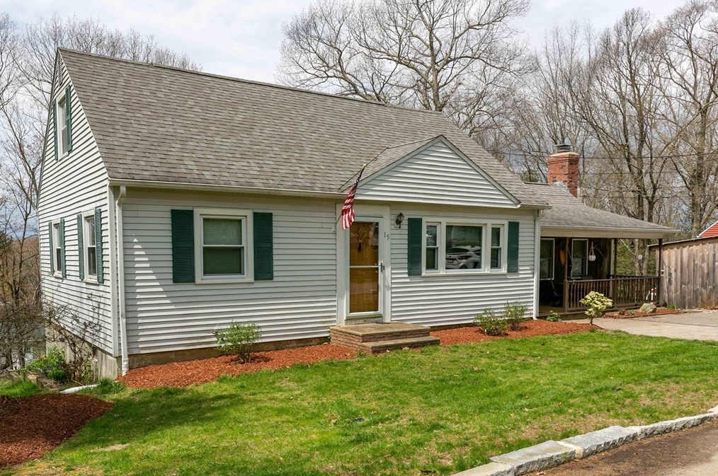 15 Sunset Dr, Leicester, MA 01524 exterior