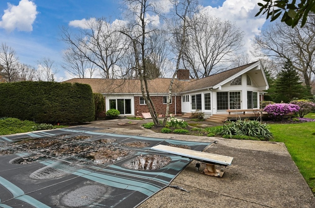 15 Wildewood Dr, Lynnfield, MA 01940