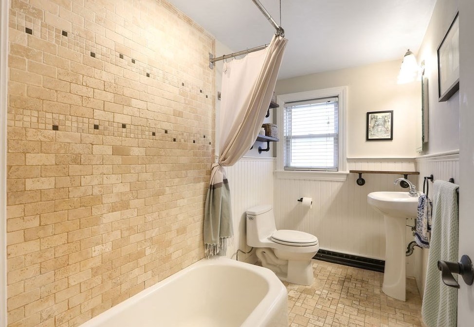 51 Forest St, Reading MA  01867-1204 exterior