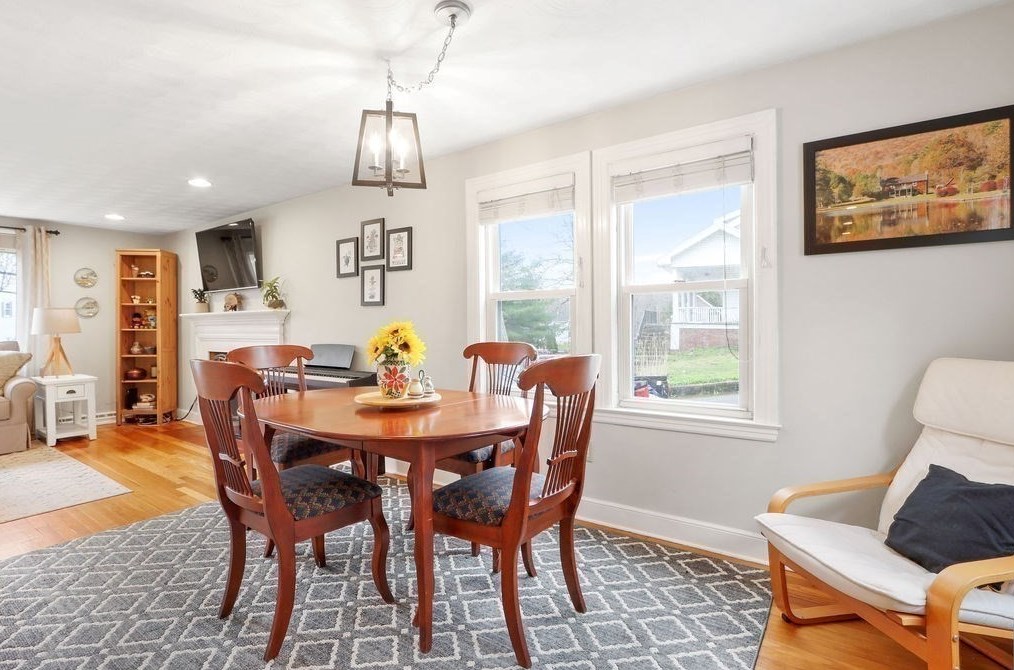 51 Forest St, Reading MA  01867-1204 exterior