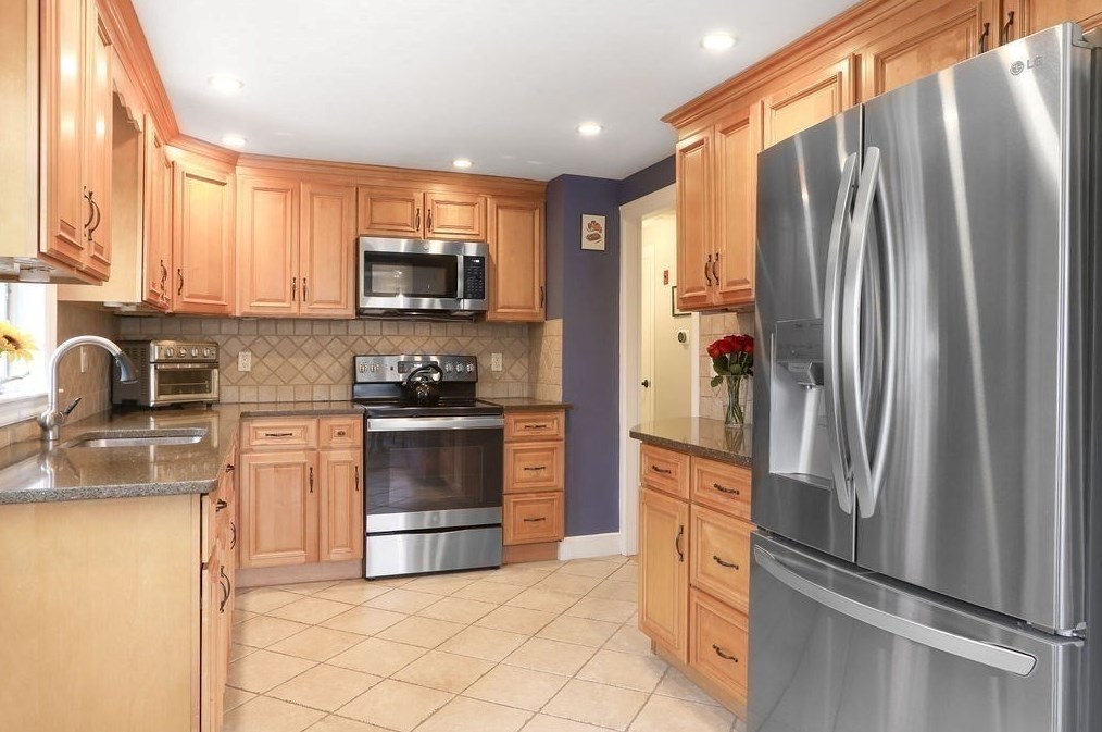 51 Forest St, Reading MA  01867-1204 exterior