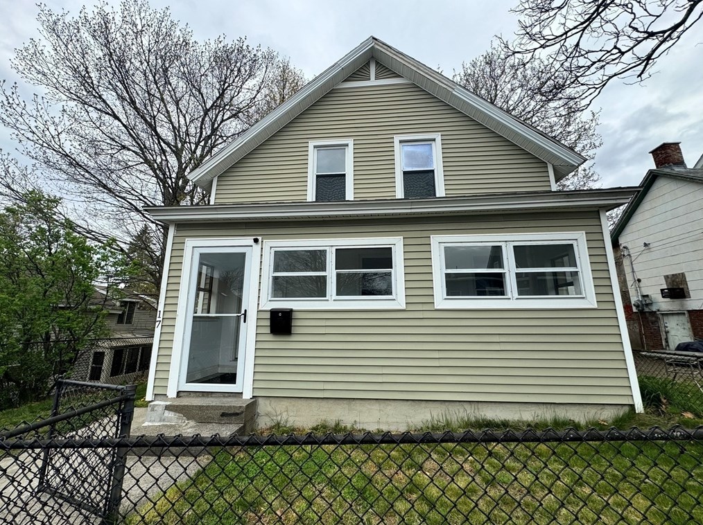 17 Elliot St, Worcester MA  01605-2954 exterior