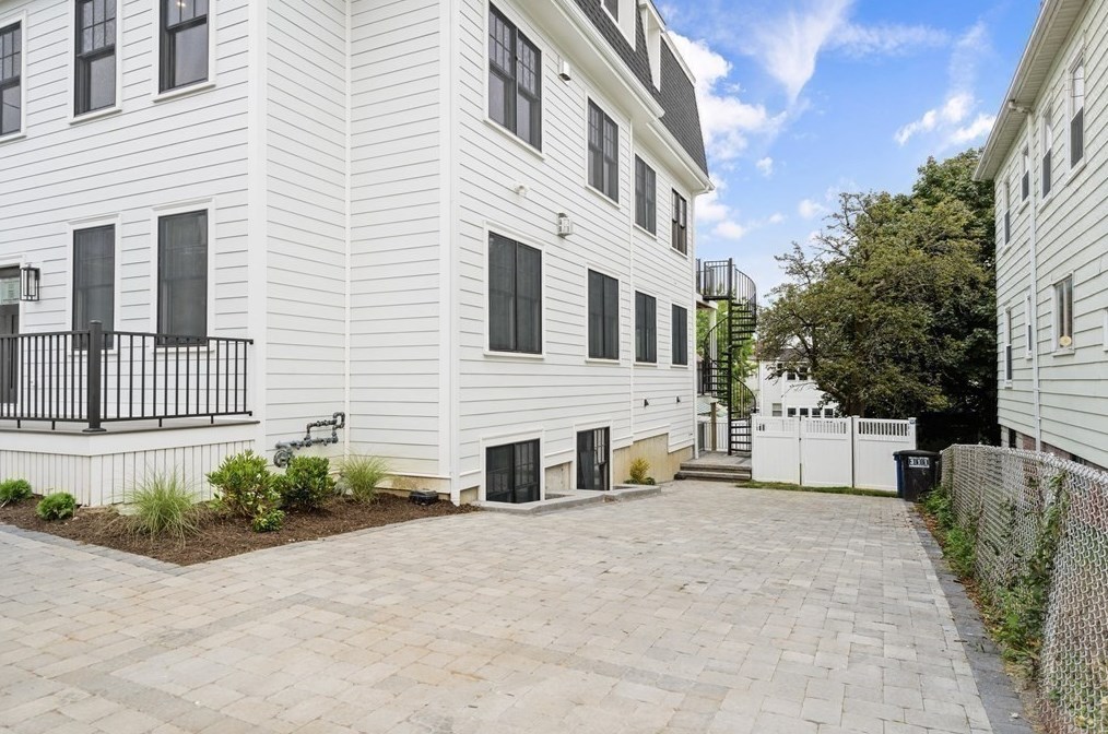 55 Derby St, Somerville MA 02145-1935 exterior