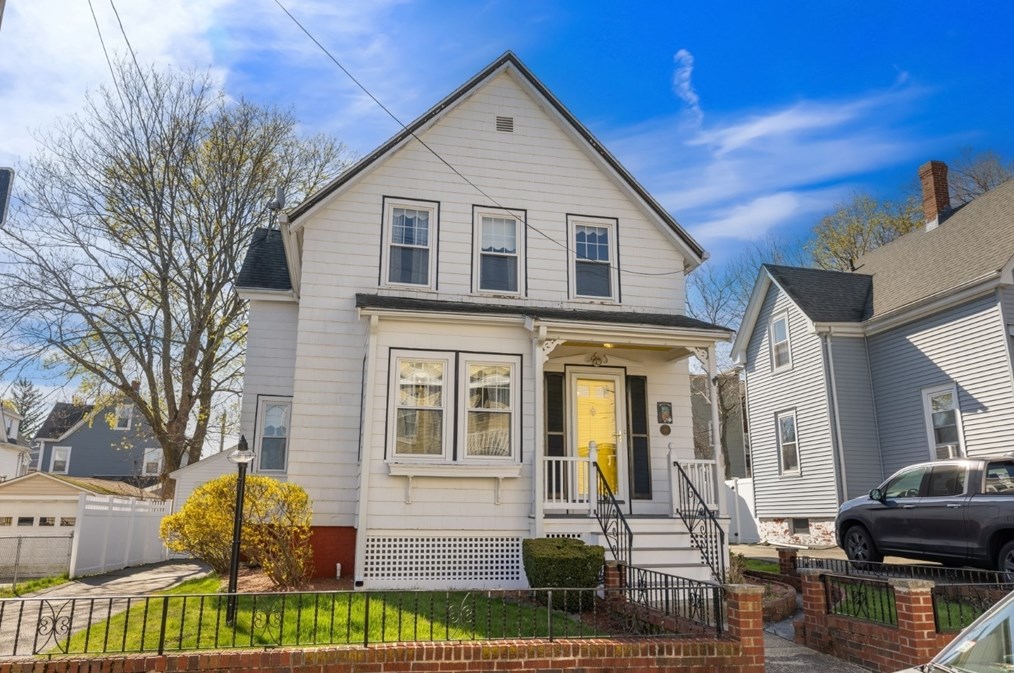 99 Glendale St, Everett, MA 02149-2339