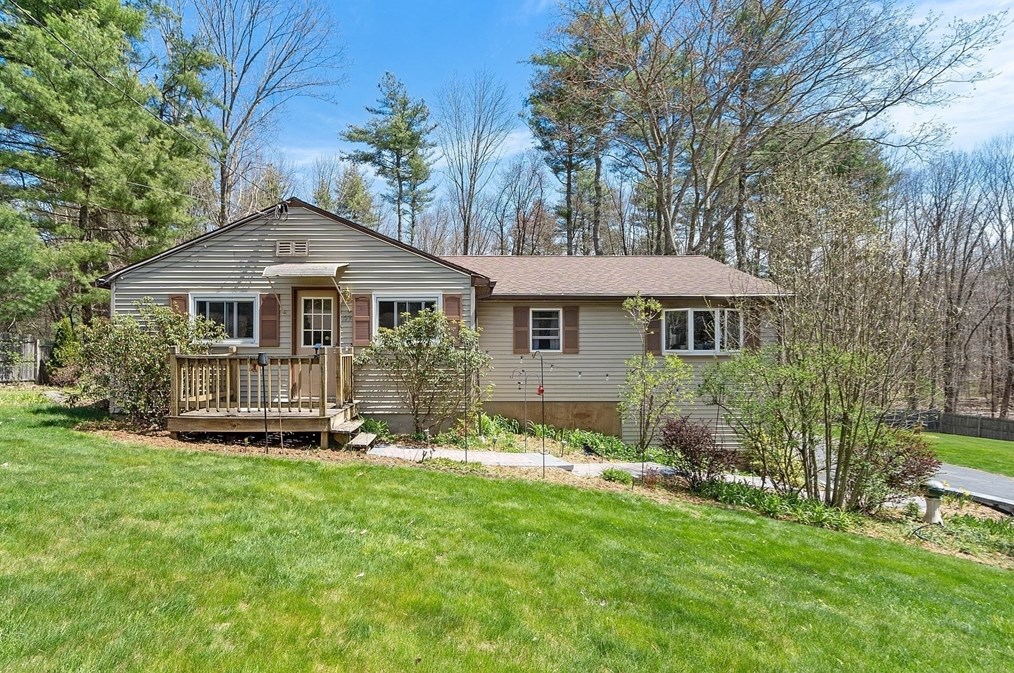 123 Pierce Rd, West Brookfield, MA 01585-3040