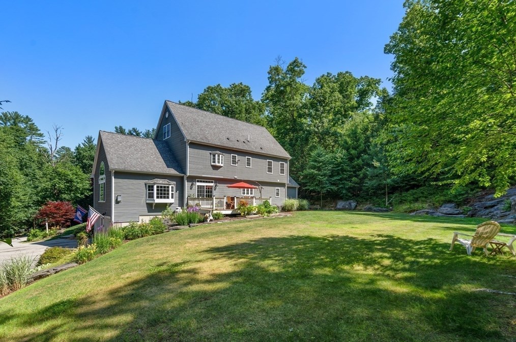 400 New Boston Rd, Sturbridge MA 01566-2322 exterior