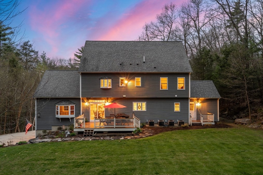 400 New Boston Rd, Sturbridge MA 01566-2322 exterior