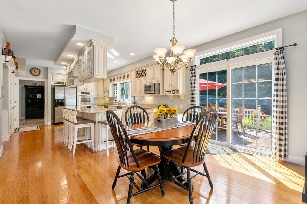 400 New Boston Rd, Sturbridge MA 01566-2322 exterior