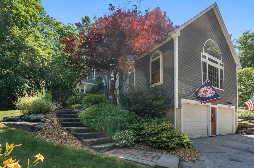 400 New Boston Rd, Sturbridge MA 01566-2322 exterior