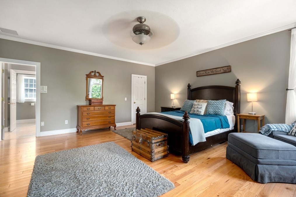 400 New Boston Rd, Sturbridge MA 01566-2322 exterior