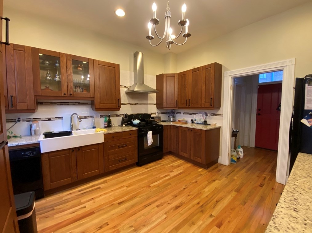 19 Clifford St, Roxbury-Xing, MA 02136 exterior