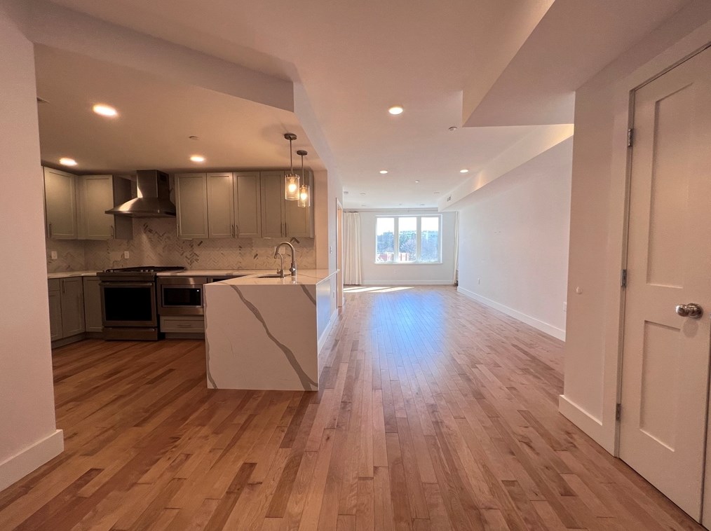 50 Hichborn St #403, Boston, MA 02135