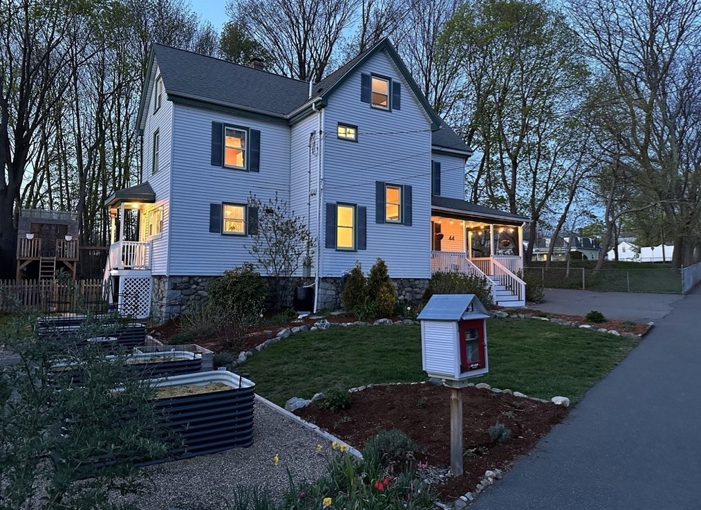 44 Pomeworth St, Stoneham, MA 02180