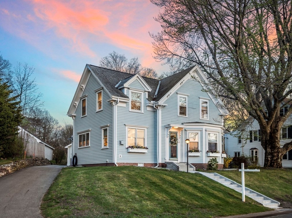 348 Main St, Groveland MA  01834-1111 exterior