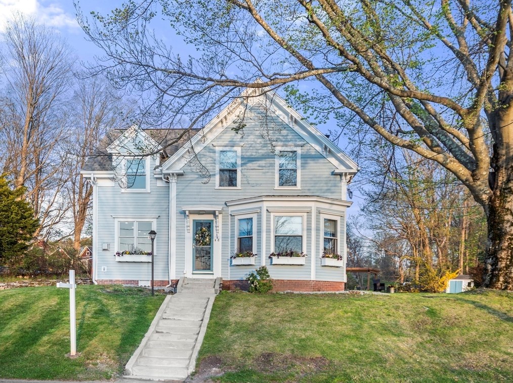 348 Main St, Groveland MA  01834-1111 exterior